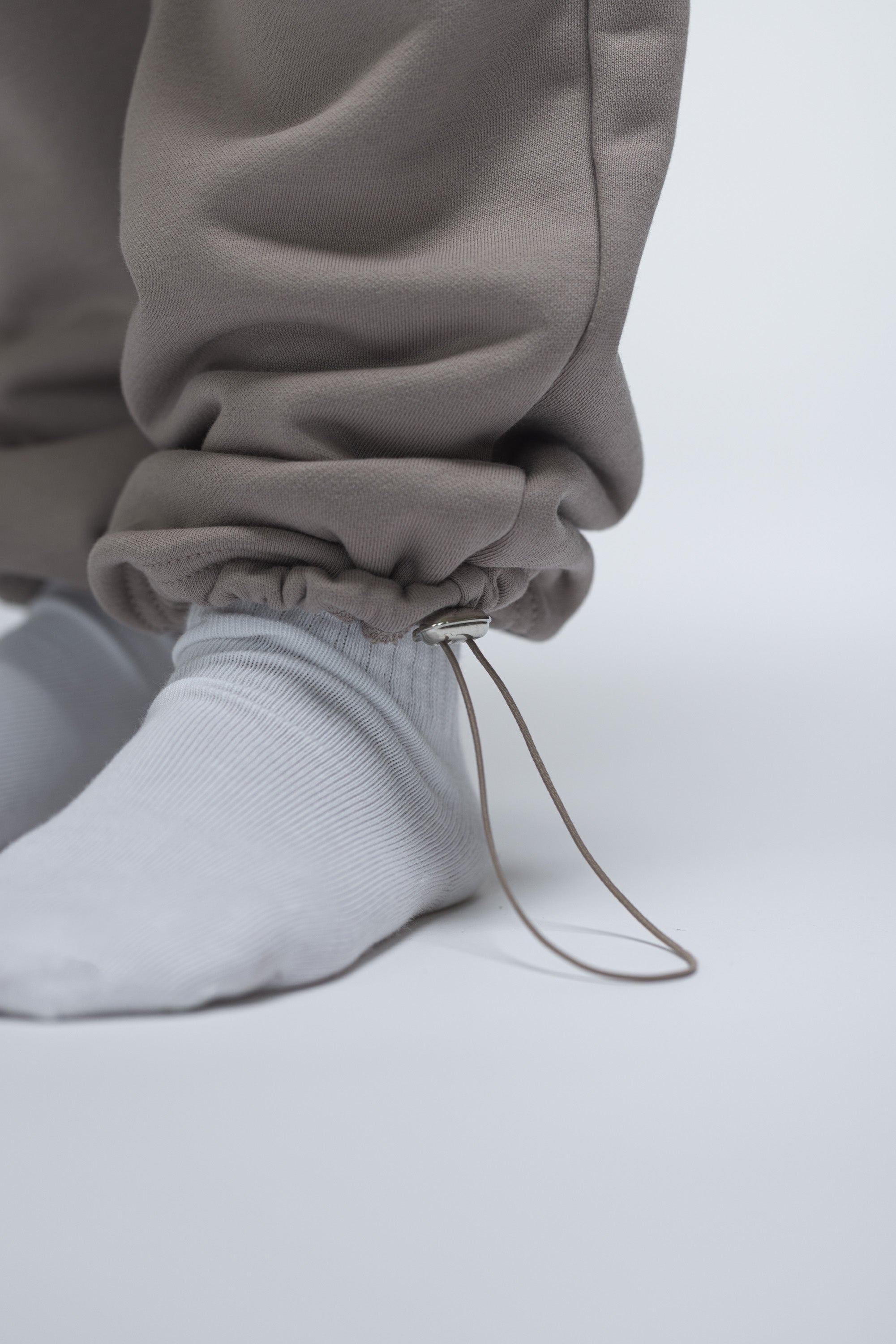 PANTALON JOGGING À LIENS DE SERRAGE ET OURLET AJUSTABLE