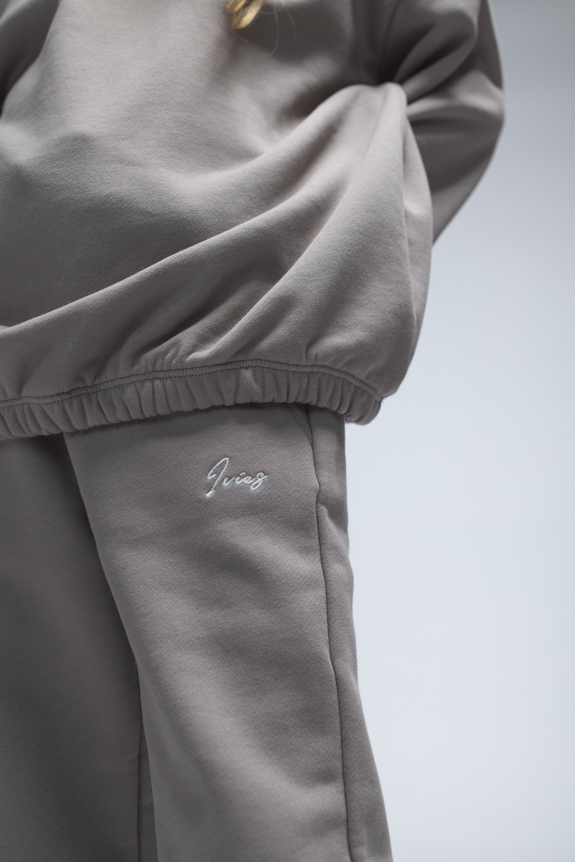 PANTALON JOGGING À LIENS DE SERRAGE ET OURLET AJUSTABLE